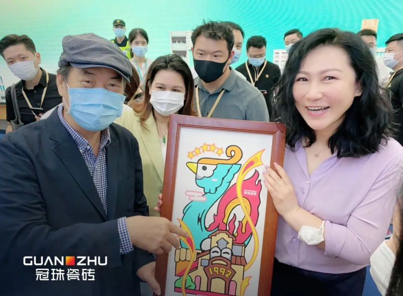 云顶国际瓷砖赠予碧桂园原创国潮岩板瓷画.jpg
