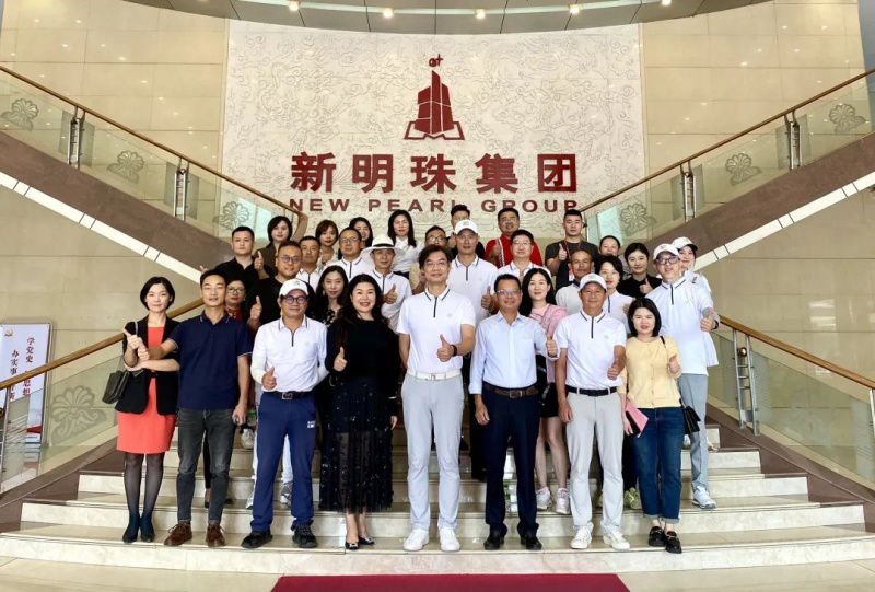 参观云顶国际瓷砖展厅.jpg